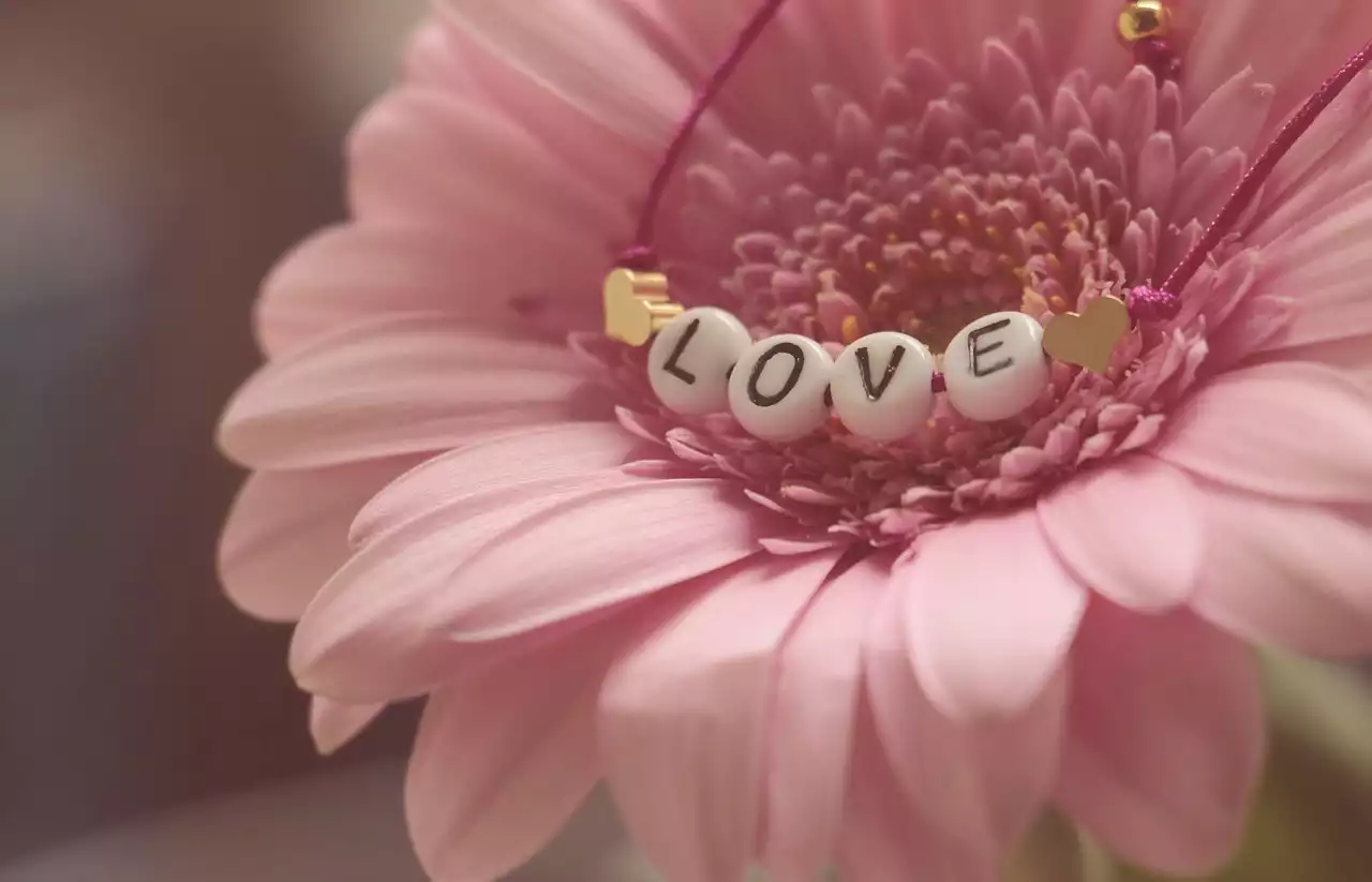 Valentine's Day Dates for Long-Distance Couples