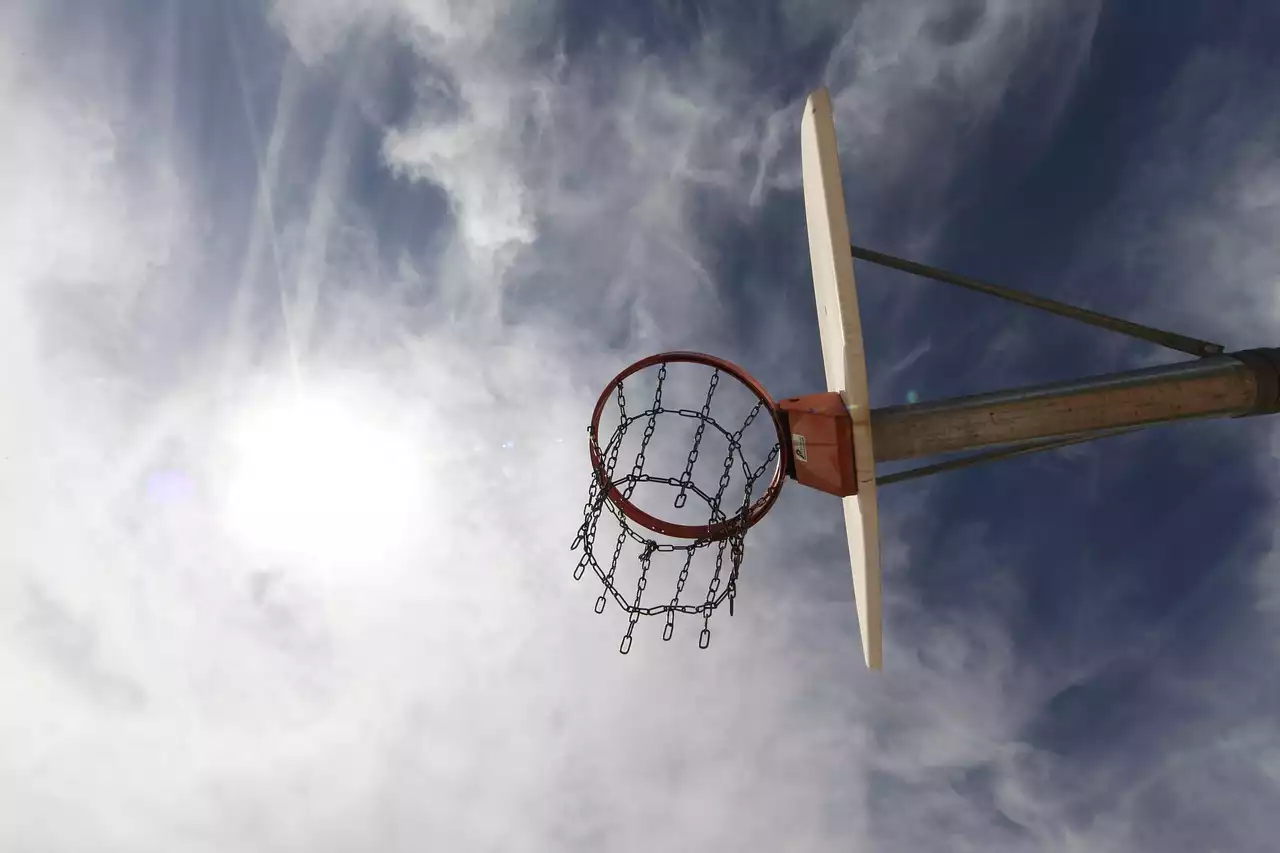 Understanding the Meta: Popular Strategies in Virtual Basketball