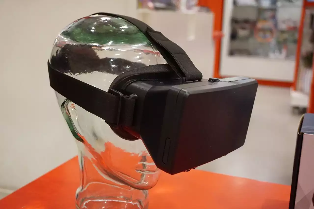 Virtual Reality (VR) vs. Augmented Reality (AR) in Virtual Basketball